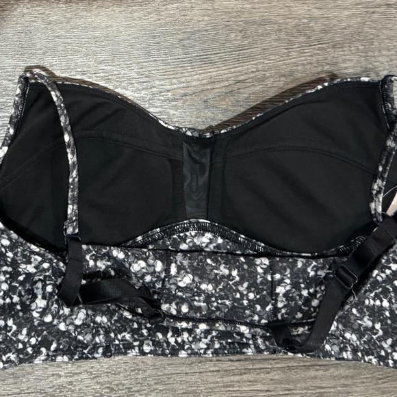 Lululemon Bra Size 6 Floral Athletic Black Removable Pads - Picture 5 of 5